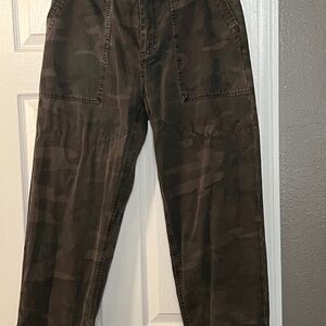 Lucky brand camouflage cropped pants